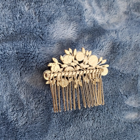 Pearl and gold hair accessory main image 4